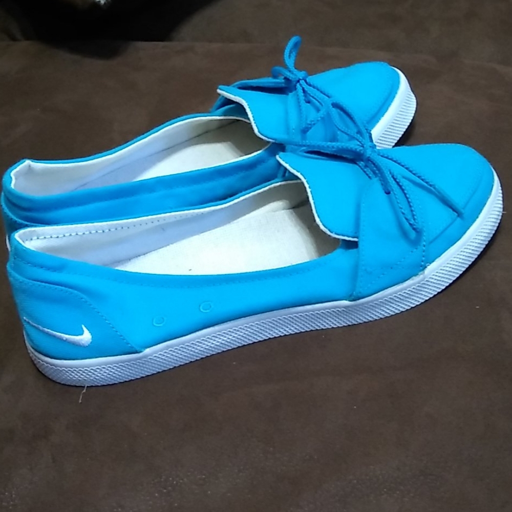 Nike canvas boat type shoes in turquoise